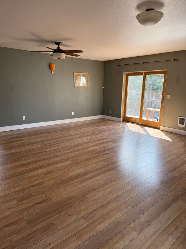 Building Photo - Unique, spacious 5-bdrm/3-bath Craftsman w...