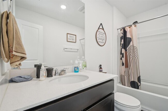 Building Photo - 857 Powell St