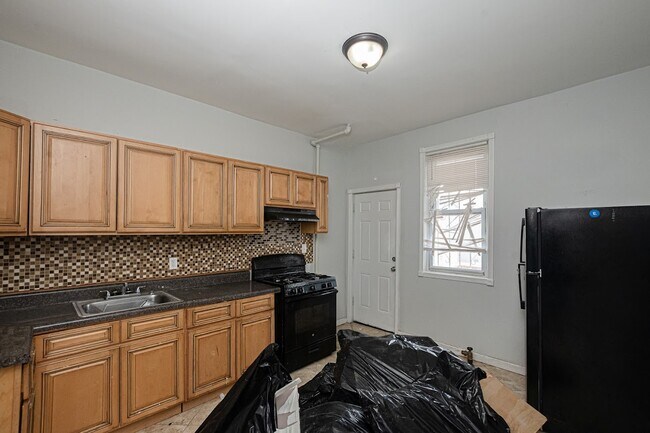 Building Photo - 737 Summer Ave
