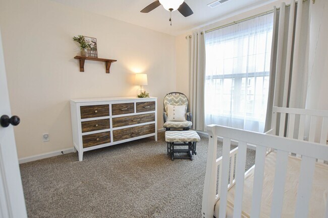 Building Photo - Pet Friendly Four Bedroom!