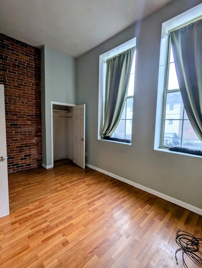 Building Photo - 926 Southbridge St