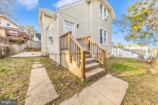 Building Photo - 2905 Goodwood Rd