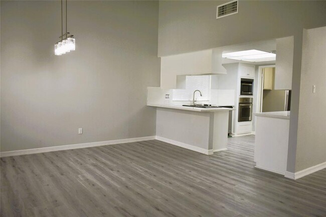 Building Photo - 10011 Sageorchard Ln