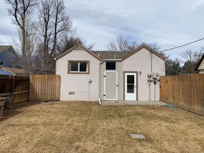 Building Photo - 1127 W Mulberry St