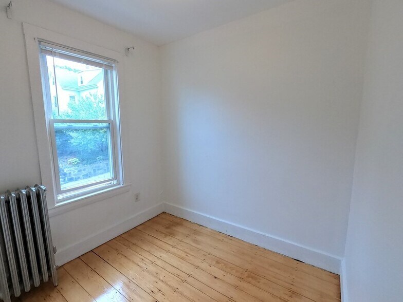 Building Photo - 90 Wenham St