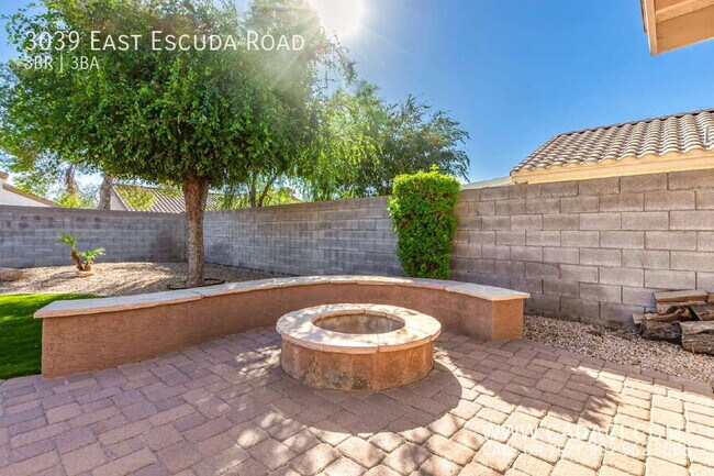 Building Photo - 3039 E Escuda Rd