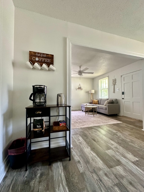 Building Photo - 1917 Bragg St