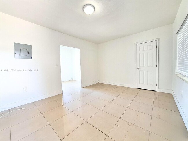 Building Photo - 1542 NE 109th St