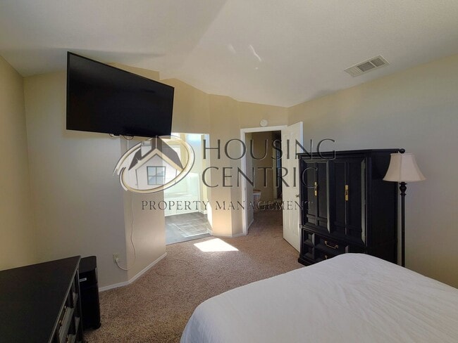Building Photo - Executive Folsom Rental EXCELLENT Location and a POOL!