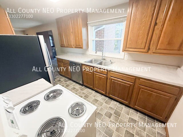 Building Photo - 2192 Hoch Dr