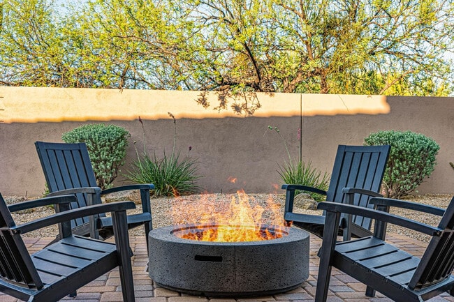 Building Photo - 7152 E Night Glow Cir