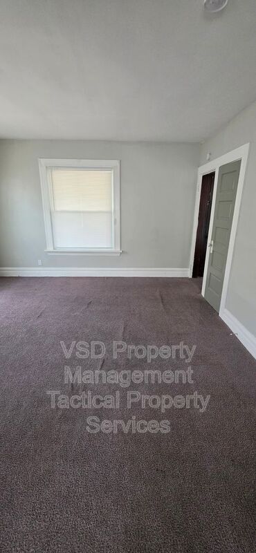 Building Photo - 8204 Vineyard Ave