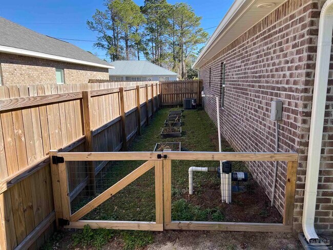 Building Photo - 60 Brenda Ln