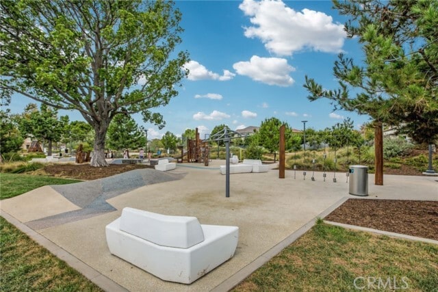 Building Photo - 783 Benchmark