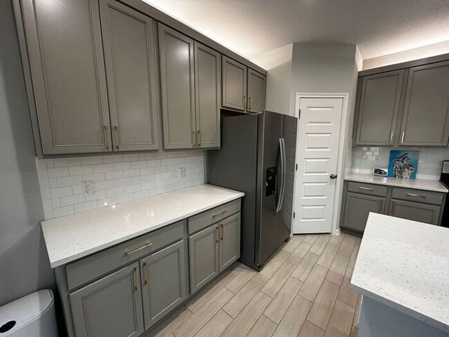 Building Photo - 3BR/2BA single-family home with fenced yard and attached garage in Jarrell, TX.