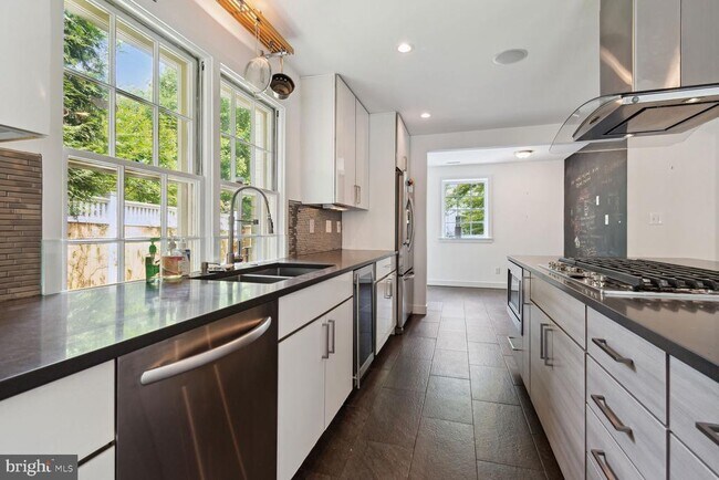 Building Photo - 3712 Fordham Rd NW