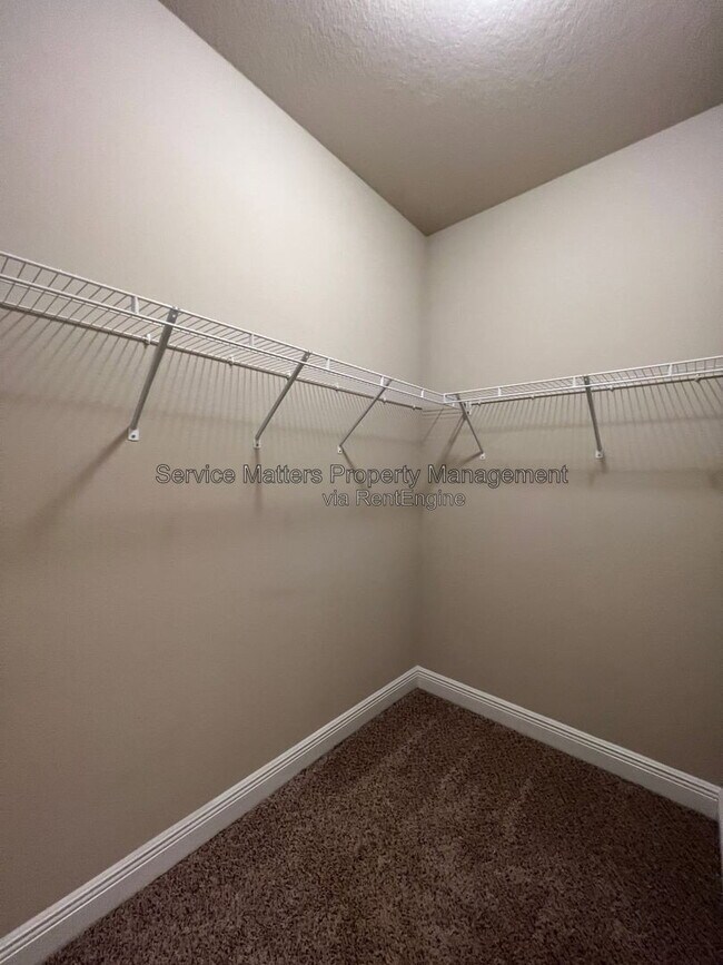 Building Photo - 4233 S Cambridge Way