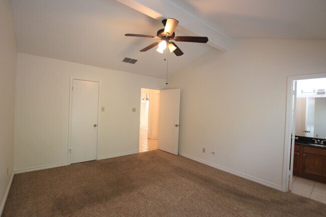 Building Photo - Available - Charming 2-bedroom, 2.5-bath townhome