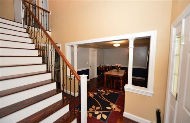 Building Photo - Close to Naval Base NOB!