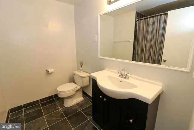 Building Photo - 3705 S George Mason Dr