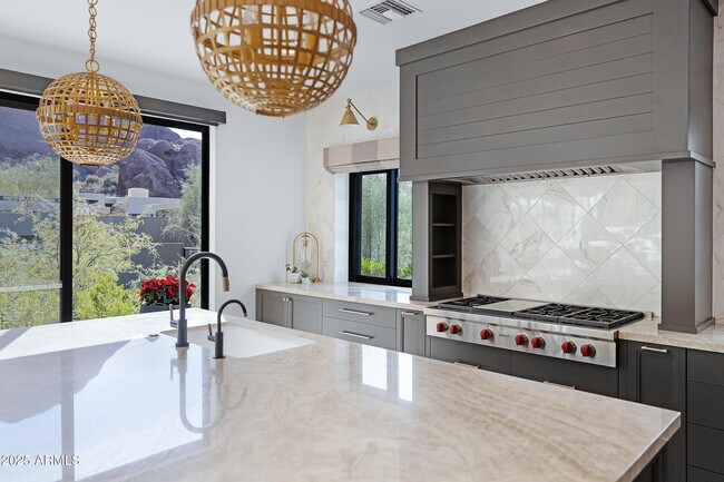 Building Photo - 5841 N Echo Canyon Cir