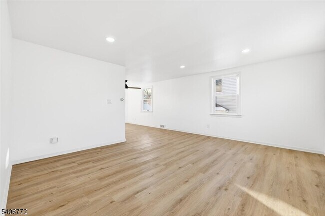 Building Photo - 88 Mitchell St