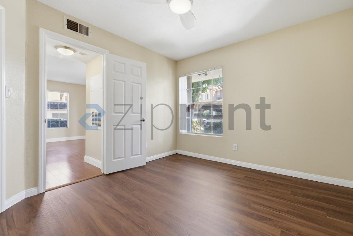 Building Photo - Unit 101
