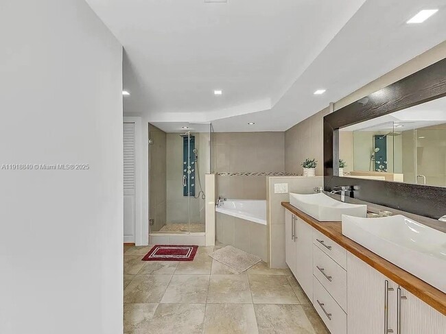 Building Photo - 715 Hollywood Blvd