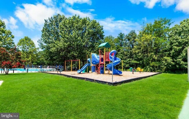 Building Photo - 6204 Redins Dr