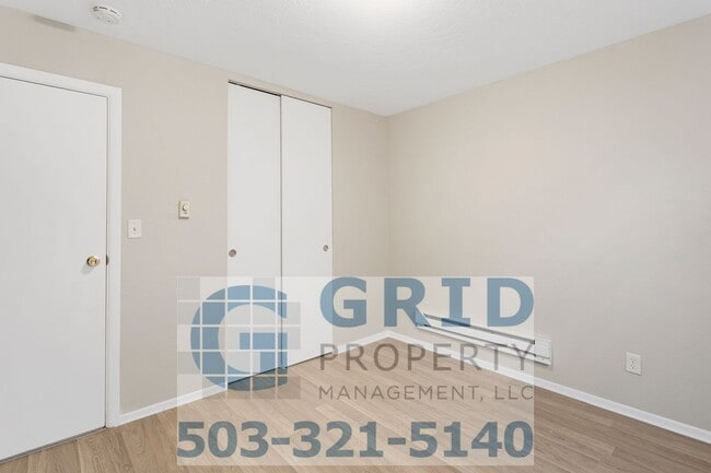 Building Photo - 3 Bedroom Home - Large Corner Lot - SE Portland!