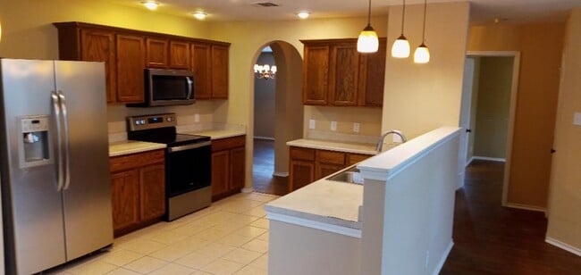 Building Photo - 213 Sophia Cir