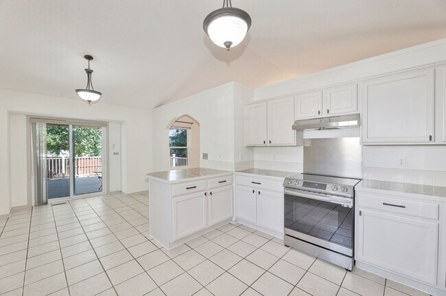 Building Photo - 1260 S Ridgehurst Cir