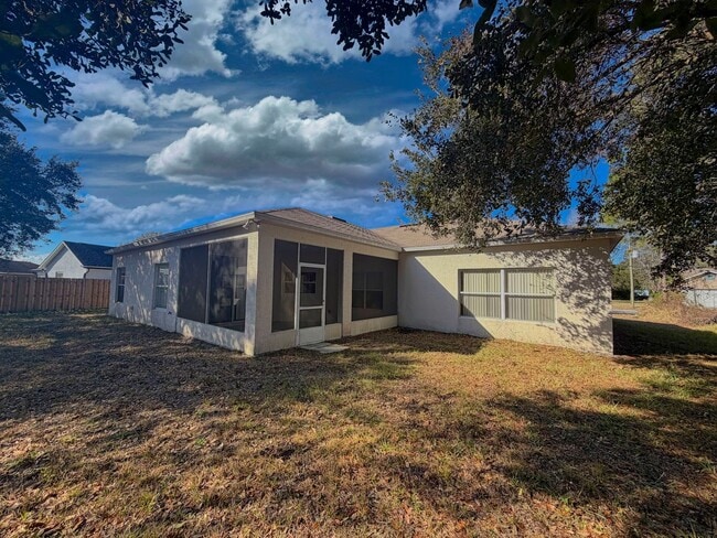 Building Photo - Spacious 3-bedroom, 2-bathroom home offering 2,362 square feet of living space with a desirable o...