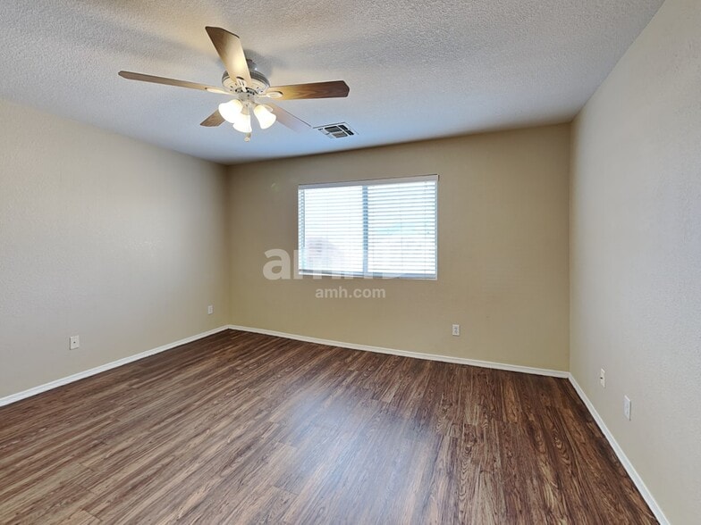 Building Photo - 7033 E Mitchell Flyer Rd