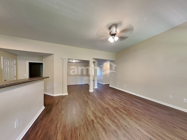 Building Photo - 12 Comesee Ct