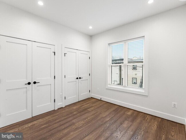 Building Photo - 1120 Penn St NE