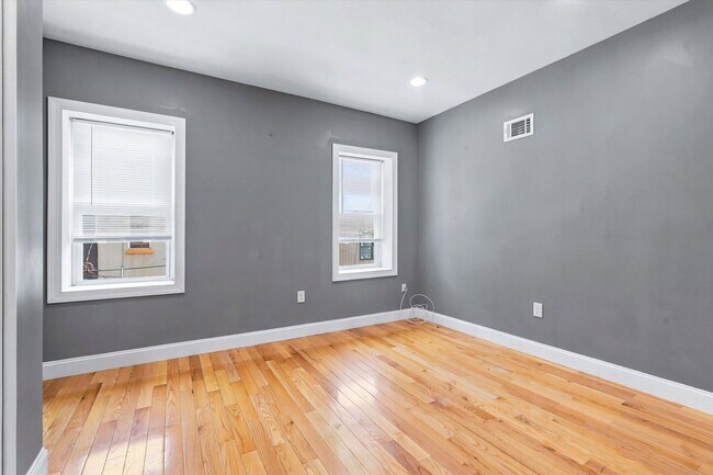 Building Photo - 2504 Manton St