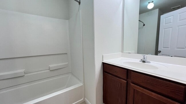 Building Photo - 6906 Clover Walk Ln