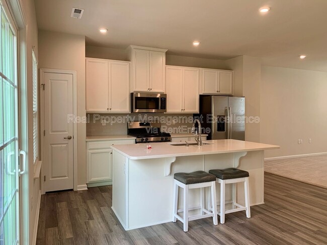 Building Photo - 6625 Pathfinder Wy