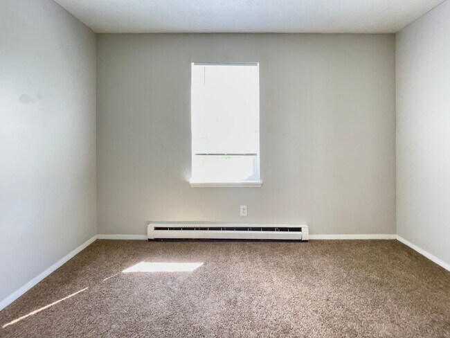 Building Photo - 2 Bedroom Flats Near Walking Trails!