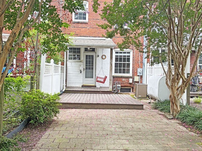 Building Photo - Two Bedroom Home in Scott's Addition