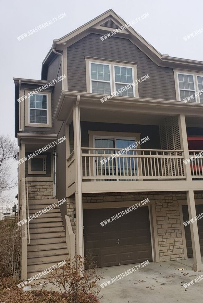 Building Photo - Beautiful Updated Townhome in Downtown KCK-Coming SOON!!