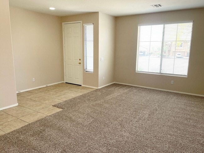 Building Photo - 4 Bedroom/2 Bath Single Level Home in Anthem! Close to freeway & TSMC Plant!