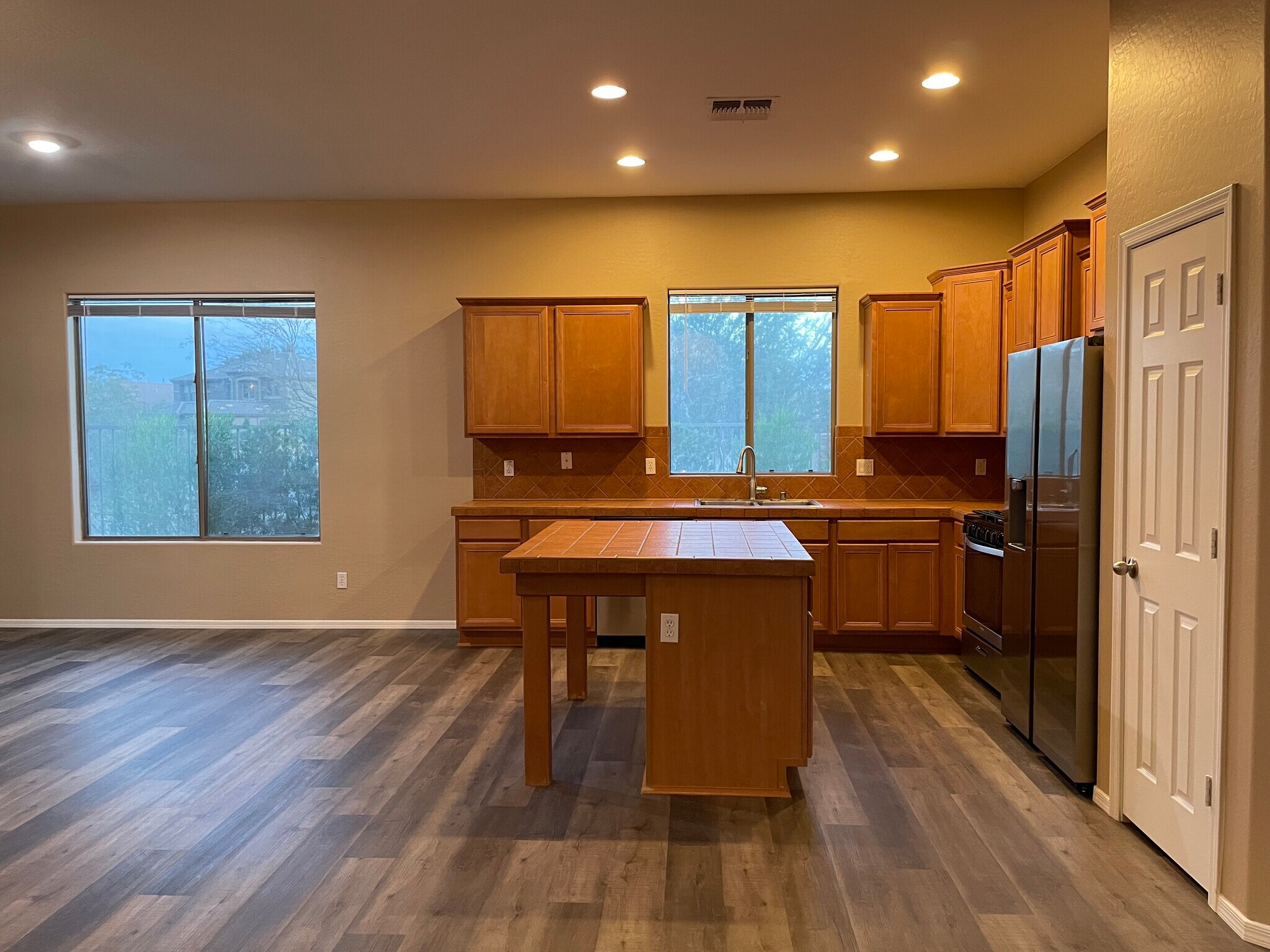 Building Photo - 2916 W Windsong Dr