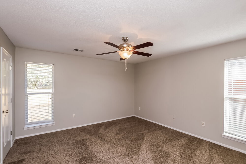 Building Photo - 10378 Yates Dr