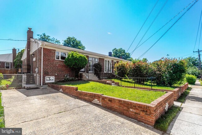 Building Photo - 4519 Holmes Run Pkwy