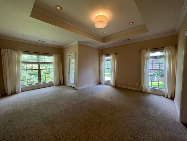 Building Photo - 2556 S College Dr