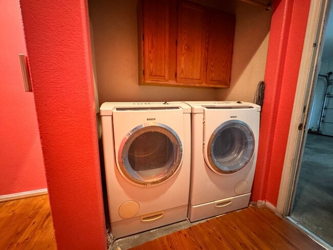 Building Photo - One Story Home For Rent