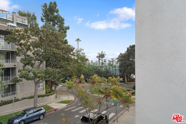 Building Photo - 8601 W Knl Dr