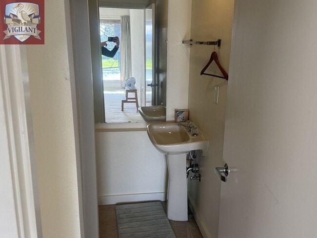 Building Photo - Amazing Furnished 4 bedroom home